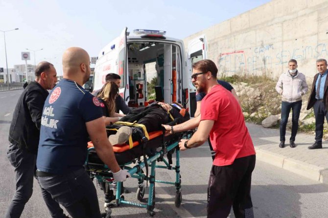 Kuşadası’nda Trafik Kazası: 2 Yaralı
