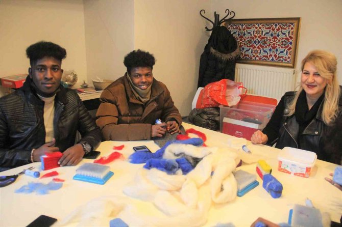 Somali Ve Endonazyalı Öğrenciler Keçe Sanatıyla Buluştu