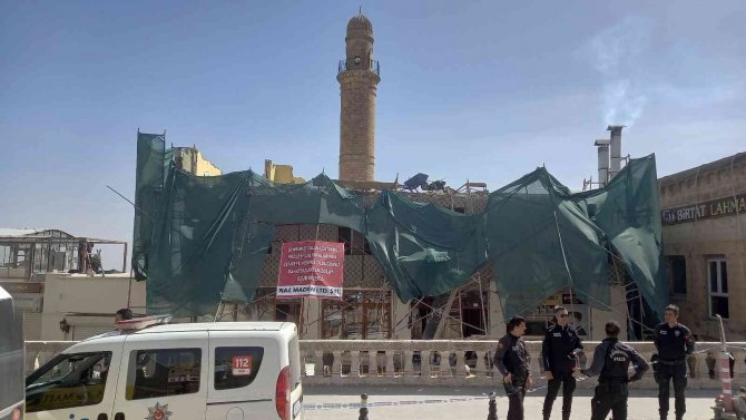 Yıkımı Yapılan Betonarme Binanın İskelesi Çöktü: 2 Yaralı