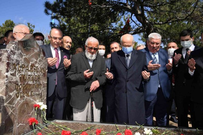 Alpaslan Türkeş, Vefatının 25’inci Yılında Kabri Başında Anıldı