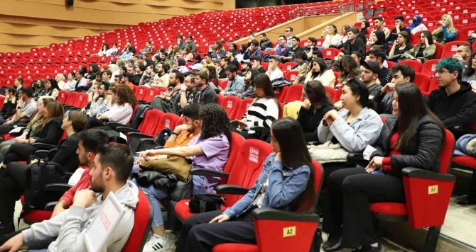 Nevü’de ’Kruvaziyer Turizmi Ve Turizmde Yurt Dışı İ̇ş Olanakları’ Konulu Konferans Düzenlendi