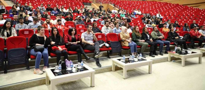 Nevü’de ’Kruvaziyer Turizmi Ve Turizmde Yurt Dışı İ̇ş Olanakları’ Konulu Konferans Düzenlendi