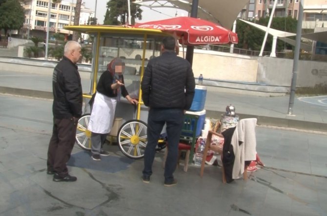 Kadın Simitçi İle Kadın Temizlik Görevlisinin Tartışması Ağlattı