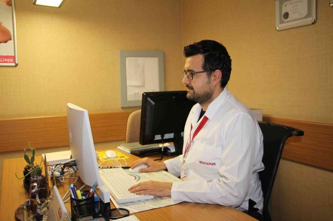 Op. Dr. Emre Yalçın: “Gebelerimiz Aralıklı Olarak Da Oruç Tutabilir”