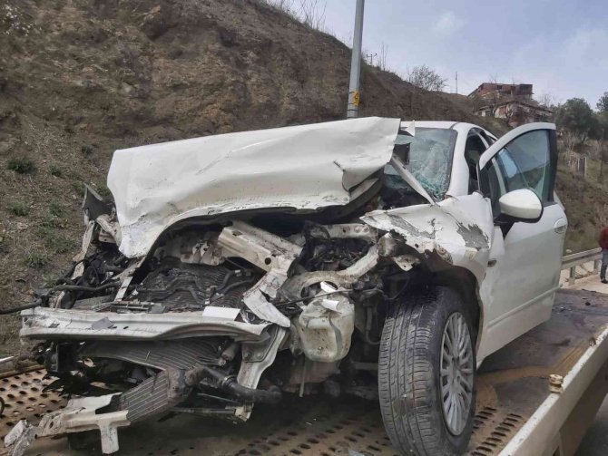 Orta Refüjü Aşarak Karşı Şeride Geçen Çöp Kamyonu Dehşet Saçtı