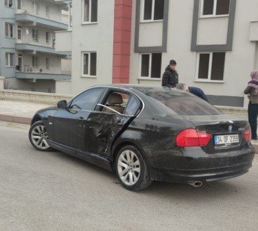 Tavşanlı’da Motosiklet İle Otomobil Çarpıştı: 2 Yaralı