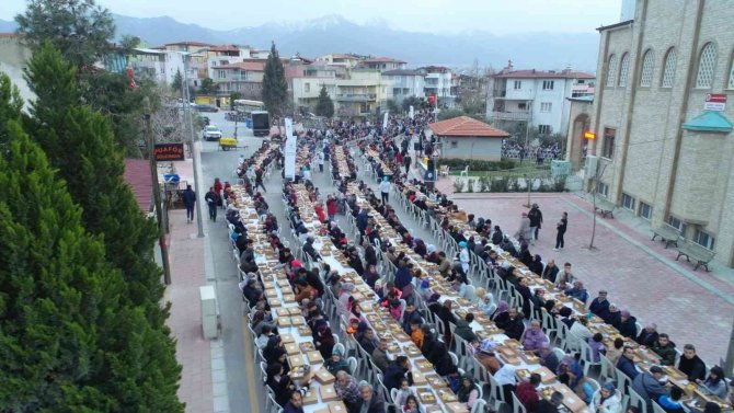 Binlerce Vatandaş Pamukkale’nin İftar Sofrasında Buluştu