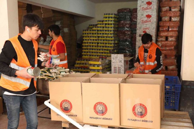 Bafra Belediyesi’nden 5 Bin Yardım Kolisi