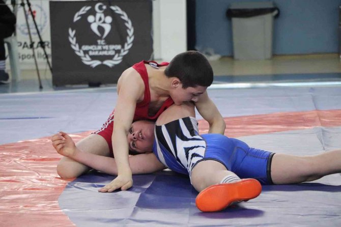 Rize’de Güreş Yıldızlar Grup Birinciliği Müsabakaları Sona Erdi