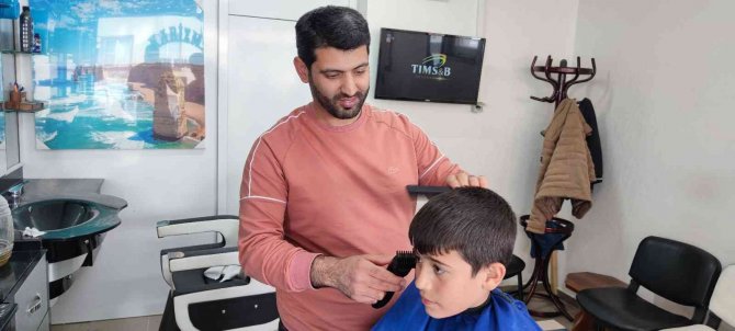 250 Tl’lik Tıraşı 20 Tl’ye Yapıyor