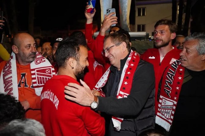 Şampiyon Ayvalıkgücü’ne Coşkulu Karşılama