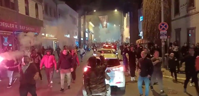 Şampiyon Ayvalıkgücü’ne Coşkulu Karşılama