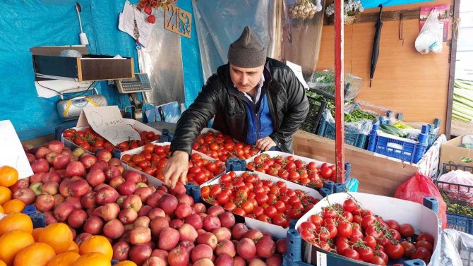 Domates Ve Portakalı Çalınan Manav Hırsıza Seslendi: 