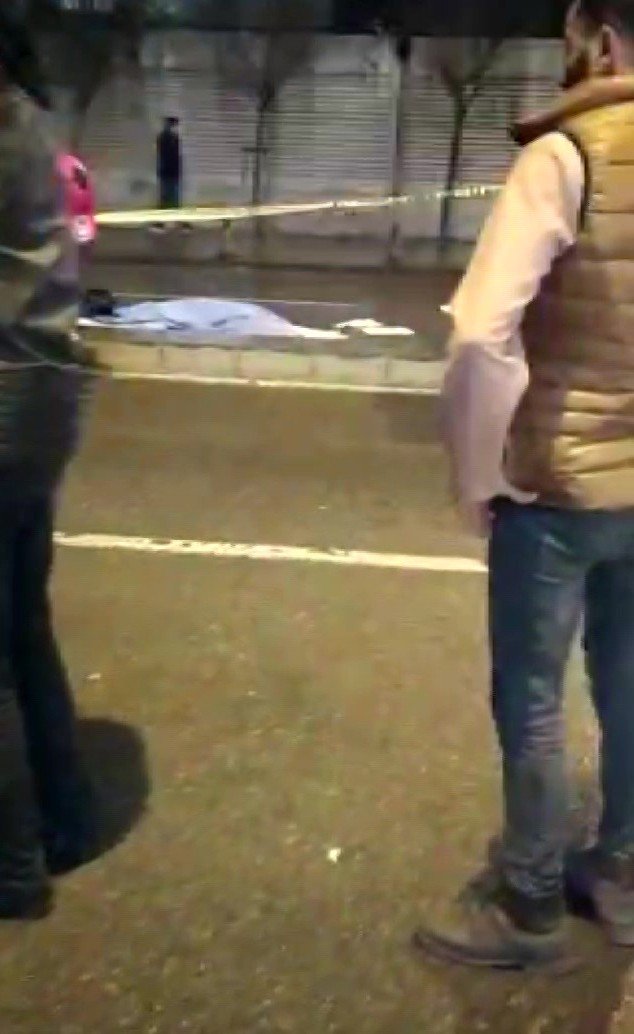 Sancaktepe’de Otomobil İle Çarpışan Motosiklet Sürücüsü Olay Yerinde Hayatını Kaybetti