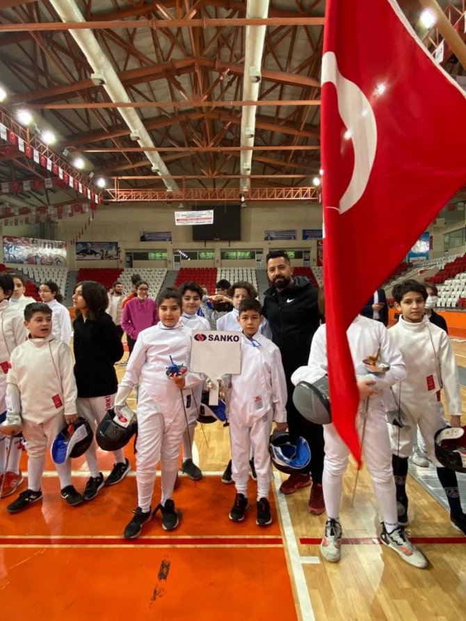 Sanko Okulları Öğrencisi Eskrimde Türkiye 5’incisi Oldu