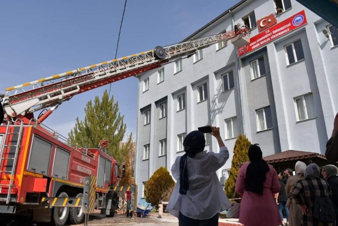 Yüksekokulda Nefes Kesen Tatbikat