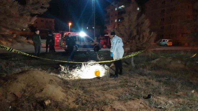 Eşini Ve Eşinin İlişkisi Olduğunu Düşündüğü Kişiyi Vurdu