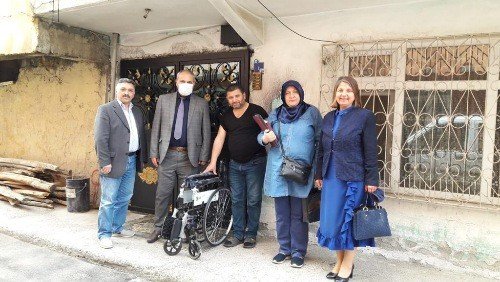 Engelli Gencin Tekerlekli Sandalye Sevinci