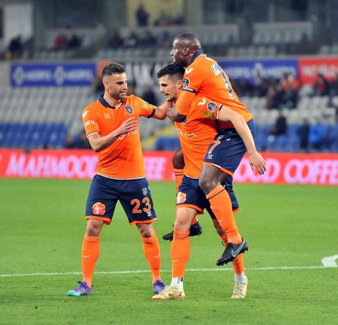 Spor Toto Süper Lig: Başakşehir: 1 - Yeni Malatyaspor: 0 (İ̇lk Yarı)