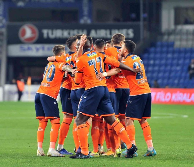 Spor Toto Süper Lig: Başakşehir: 1 - Yeni Malatyaspor: 0 (İ̇lk Yarı)