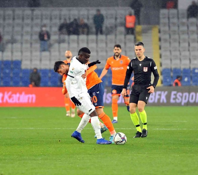 Spor Toto Süper Lig: Başakşehir: 1 - Yeni Malatyaspor: 0 (Maç Sonucu)