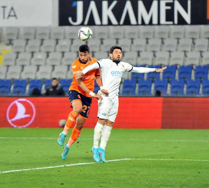 Spor Toto Süper Lig: Başakşehir: 1 - Yeni Malatyaspor: 0 (İ̇lk Yarı)