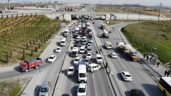 Arnavutköy’de Zincirleme Kaza, 6 Araç Birbirine Girdi
