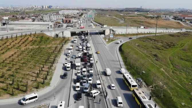 Arnavutköy’de Zincirleme Kaza, 6 Araç Birbirine Girdi