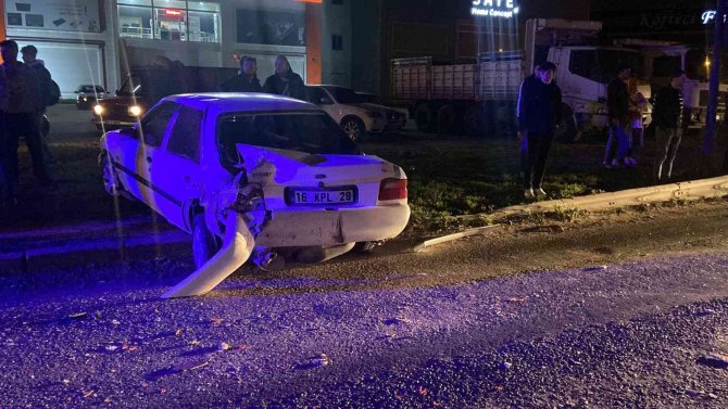 Tır, Otomobilleri Biçti: 3 Yaralı