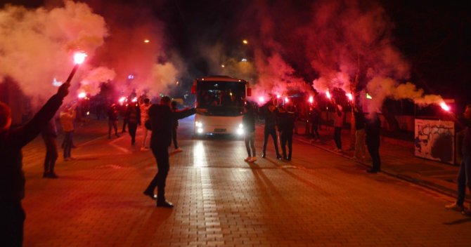 Tki̇ Tavşanlı Linyitspor’a Deplasman Dönüşü Coşkulu Karşılama