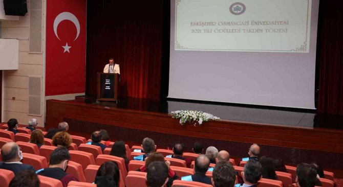 Esogü 2021 Yılı Ödülleri Sahiplerini Buldu