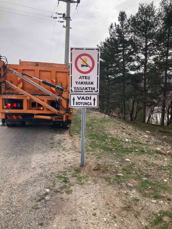 Tunceli’de Orman Yangınlarının Önüne Geçmek İçin Levha Asıldı