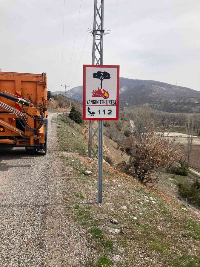 Tunceli’de Orman Yangınlarının Önüne Geçmek İçin Levha Asıldı