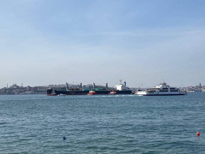 Haydarpaşa Limanı Açıklarında Karaya Oturan Gemiyi Kurtarma Çalışmaları Tekrar Başladı