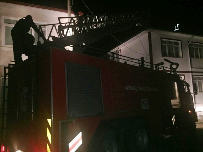 Kastamonu’da İki Katlı Evin Çatısı Yandı