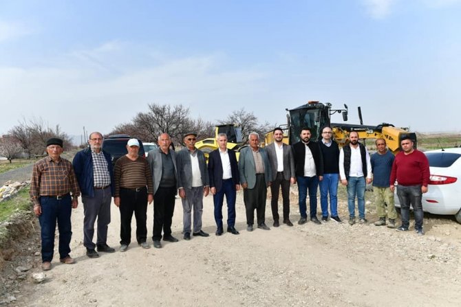 Yeşilyurt Belediyesi Ekipleri, Mahallelerin Ulaşım Ağını Yeniliyor