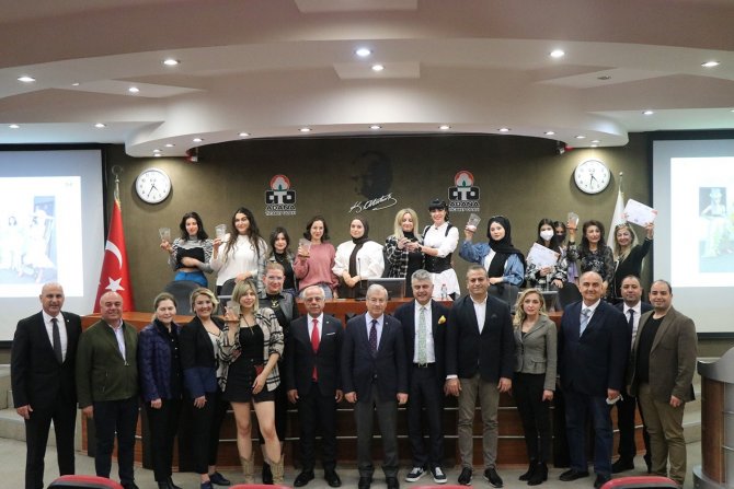 Kortej Kostüm Yarışması’nın Kazananlarına Ödülleri Verildi
