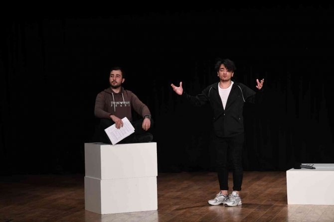 Esenyurtlu Gençler Sınavlara Tiyatro Akademisi’nde Hazırlanıyor