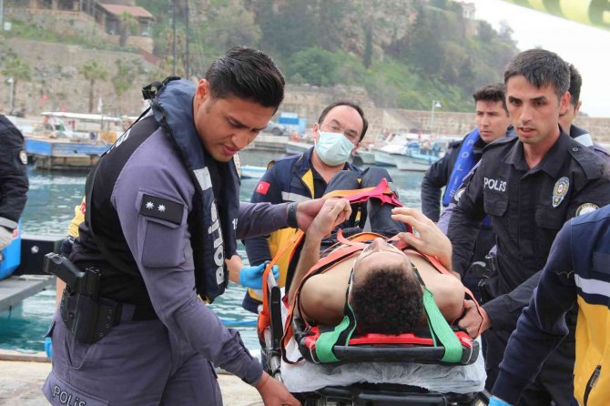 Antalya’da Falezlerden Düşen Üniversite Öğrencisini, Deniz Polisi Kurtardı