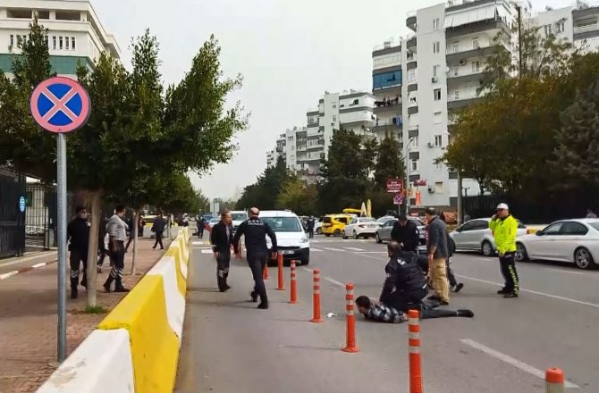 Antalya’da Eski Enişte Tekerlekli Sandalyeyle Geldiği Adliye Önünde Dehşeti Yaşattı