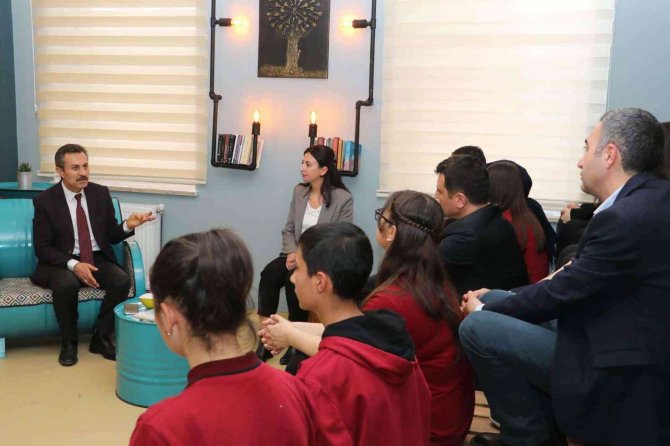 Aslan, Lise Öğrencileriyle Buluştu