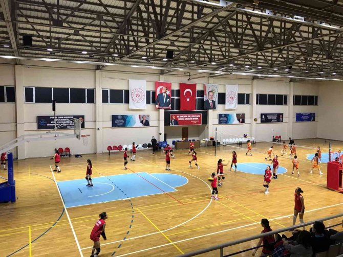Ayvalıkspor Midi Kızlar Da İl Şampiyonu Oldu
