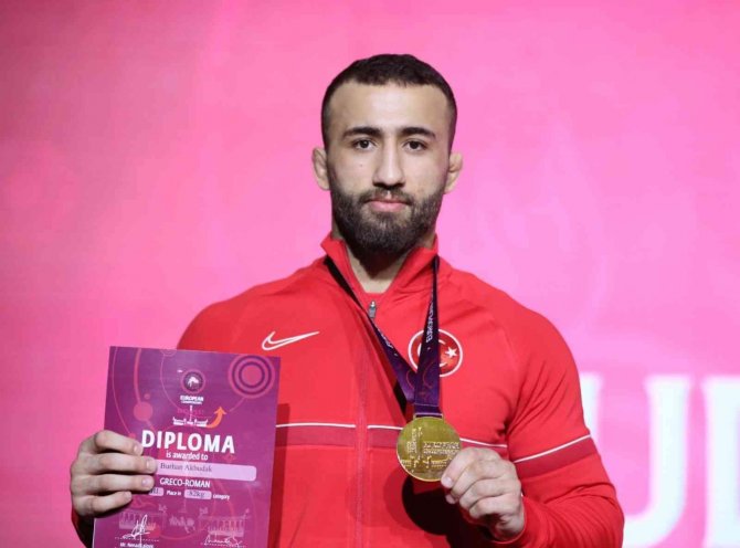Bartın Üniversitesi Öğrencisi Burhan Akbudak, Avrupa Üçüncüsü Oldu