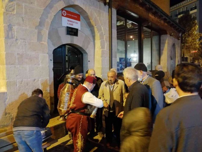 Bayburt Belediyesinden Osmanlı Şerbeti İkramı