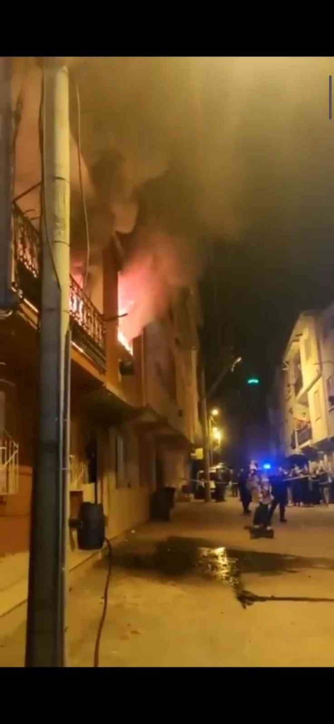 Bursa’da Sahur Vakti Ev Alev Alev Yandı