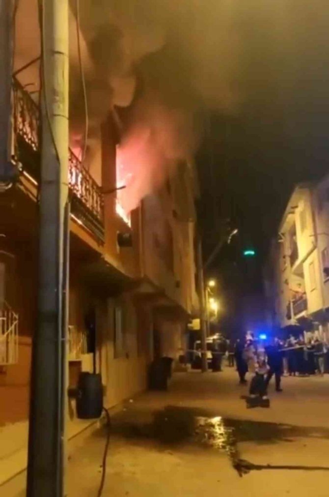 Bursa’da Sahur Vakti Ev Alev Alev Yandı