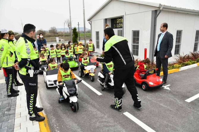 Balıkesir’de Çocuklara Uygulamalı Trafik Eğitimi