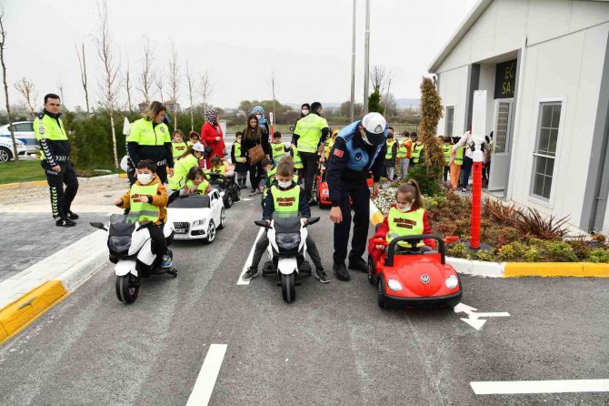 Balıkesir’de Çocuklara Uygulamalı Trafik Eğitimi