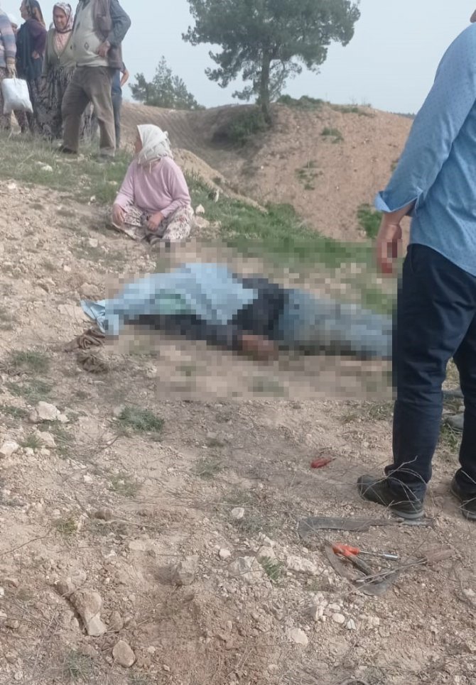 Uçuruma Yuvarlanan Traktörün Sürücüsü Öldü