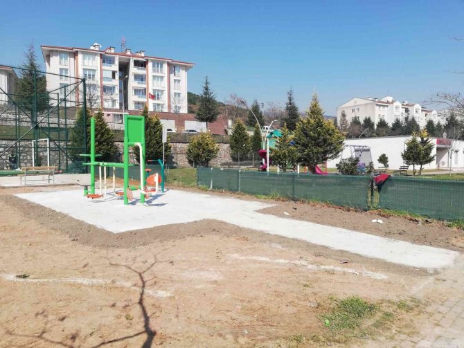Derince’de Yeşil Alanlar Yaza Hazırlanıyor